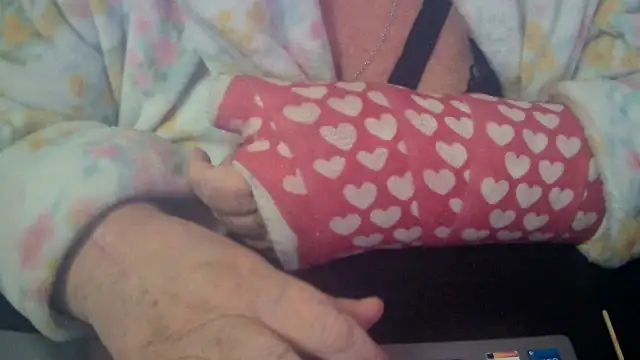 Snapshot of Playful_MILF_Demi chatting on November 2025 06:24:02 PM Playful MILF Demi online show from November 2025 06:24:02 PM