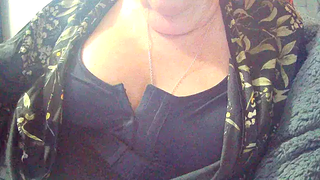 Playful MILF Demi online show from February 2026 10:46:02 PM