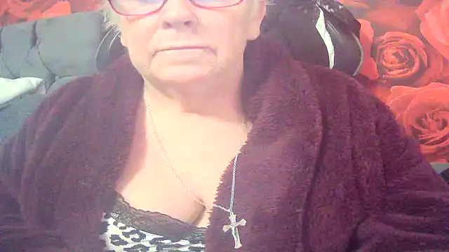 Playful MILF Demi online show from March 2026 12:00:01 PM