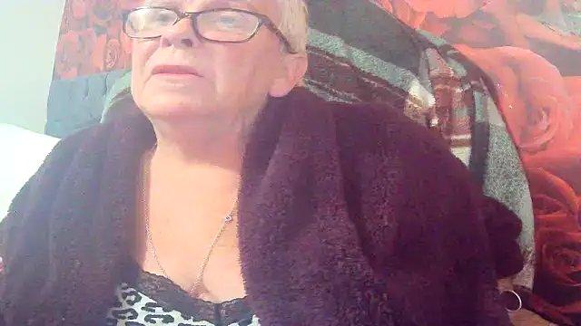 Playful MILF Demi online show from June 2026 08:25:02 PM