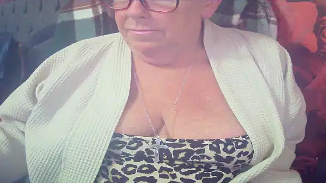 Playful MILF Demi online show from June 2026 08:51:02 PM