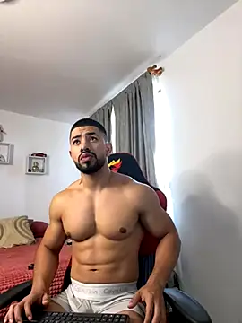 Ezzio Scolaro online show from November 2025 12:16:02 PM