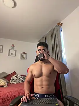 Ezzio Scolaro online show from February 2026 12:08:01 PM