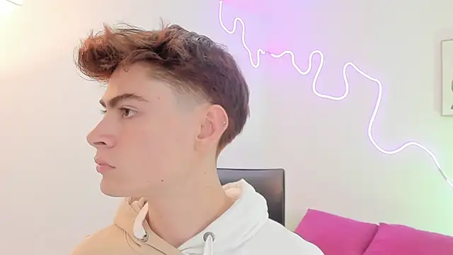 Snapshot of Sam_Clark chatting on November 2025 03:16:02 AM Sam Clark online show from November 2025 03:16:02 AM