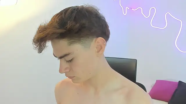 Snapshot of Sam_Clark chatting on November 2025 03:18:02 AM Sam Clark online show from November 2025 03:18:02 AM