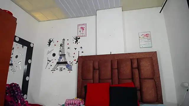 vauroraper online show from November 2025 05:35:02 PM