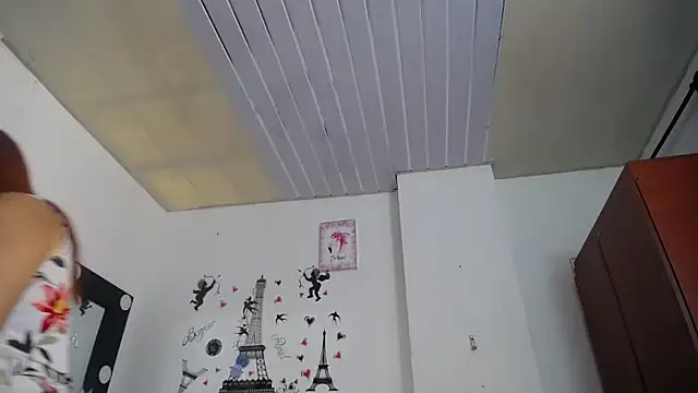 vauroraper online show from November 2025 05:27:01 PM