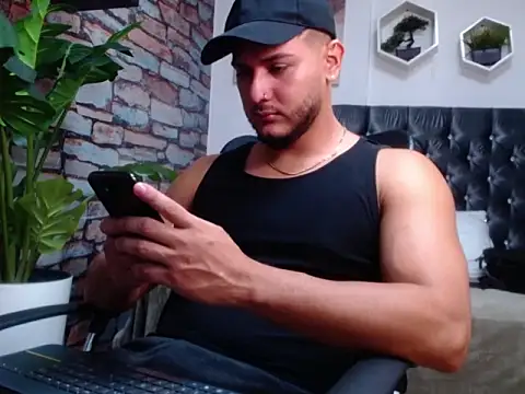 jasonshaw25 online show from December 2025 08:05:02 PM