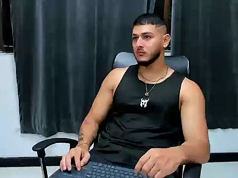 Snapshot of jasonshaw25 chatting on February 2026 05:35:01 PM jasonshaw25 online show from February 2026 05:35:01 PM