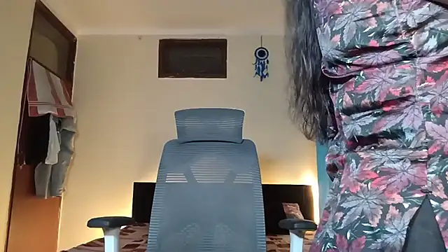 horny milf couple online show from June 2026 09:06:02 PM