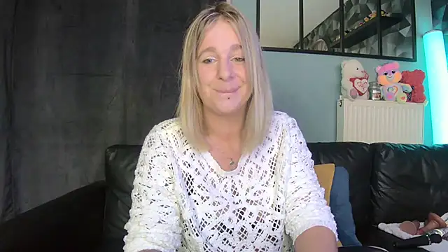 Delichieuse5 online show from September 2025 07:27:01 PM