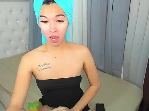 Yourdreamgoddess online show from November 2025 04:38:01 PM