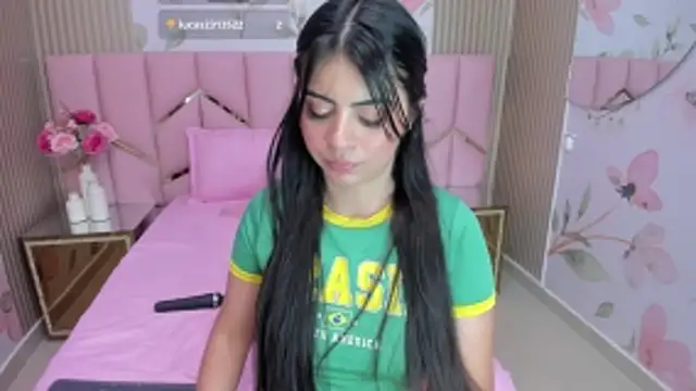 Snapshot of Laia_18 chatting on November 2025 01:36:01 AM Laia 18 online show from November 2025 01:36:01 AM