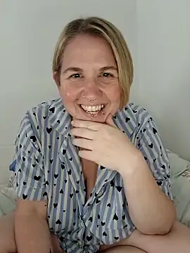 Snapshot of LaceyWestxx chatting on October 2025 05:33:01 PM LaceyWestxx online show from October 2025 05:33:01 PM