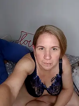 Snapshot of LaceyWestxx chatting on October 2025 05:08:02 PM LaceyWestxx online show from October 2025 05:08:02 PM