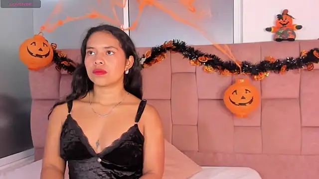 Snapshot of Amayavaldes chatting on October 2025 01:36:02 AM Amayavaldes online show from October 2025 01:36:02 AM