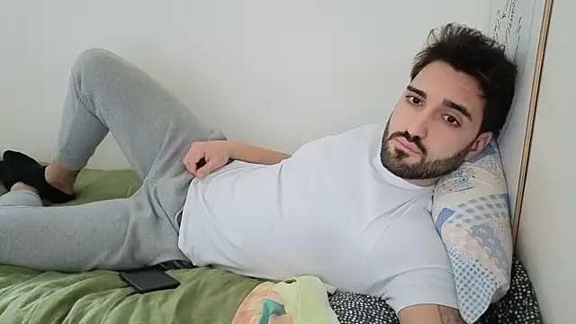 Al3xox02 online show from February 2026 01:26:02 PM