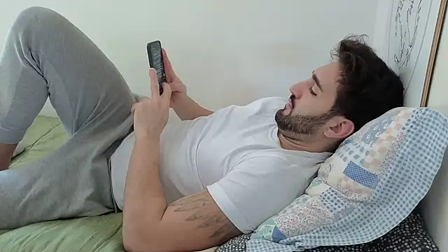 Al3xox02 online show from February 2026 12:01:01 PM