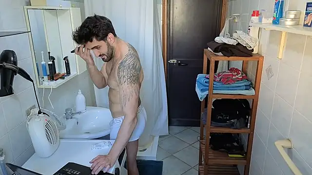 Al3xox02 online show from March 2026 01:28:01 PM