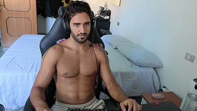 Al3xox02 online show from June 2026 11:57:01 AM