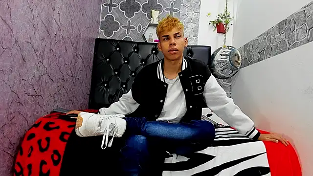 sexyboys cutex18 online show from March 2026 07:24:02 PM