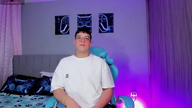 alex boyy online show from December 2025 06:19:02 AM