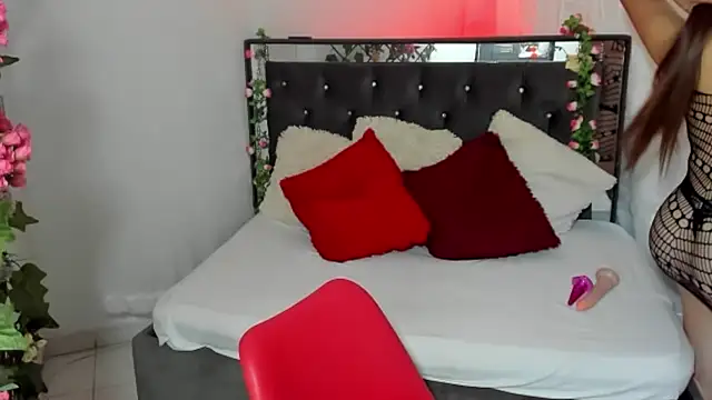 Sarah bigass Co online show from December 2025 07:31:01 PM