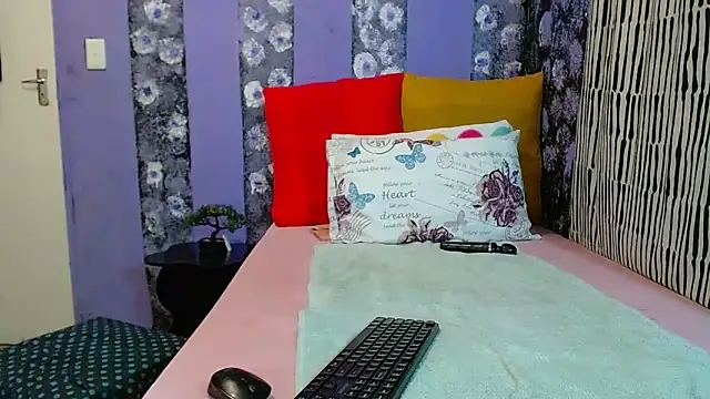 Bigboobsbooty online show from April 2026 05:40:02 PM