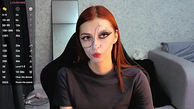 kitti sweett online show from October 2025 06:09:01 PM