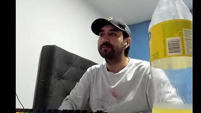 Snapshot of coolfriki chatting on February 2026 04:54:01 AM coolfriki online show from February 2026 04:54:01 AM