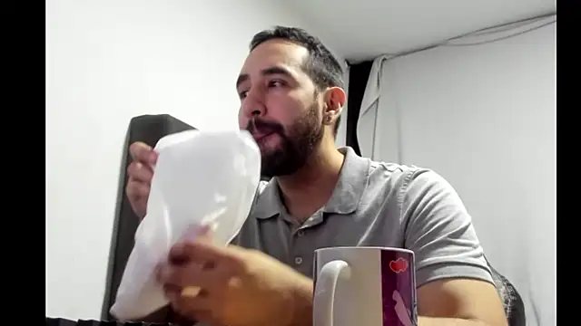 Snapshot of coolfriki chatting on February 2026 10:49:02 PM coolfriki online show from February 2026 10:49:02 PM