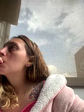 Mia dca online show from October 2025 03:11:02 PM