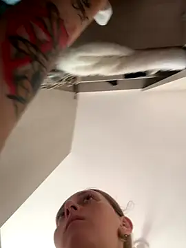 Mia dca online show from November 2025 07:05:01 PM