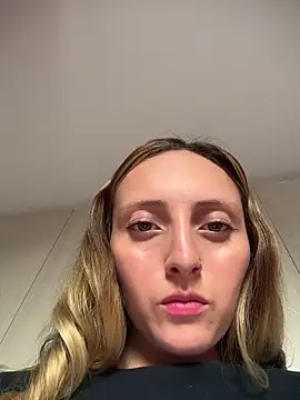 Mia dca online show from November 2025 07:35:01 PM