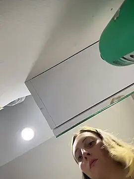 Mia dca online show from December 2025 05:08:02 PM