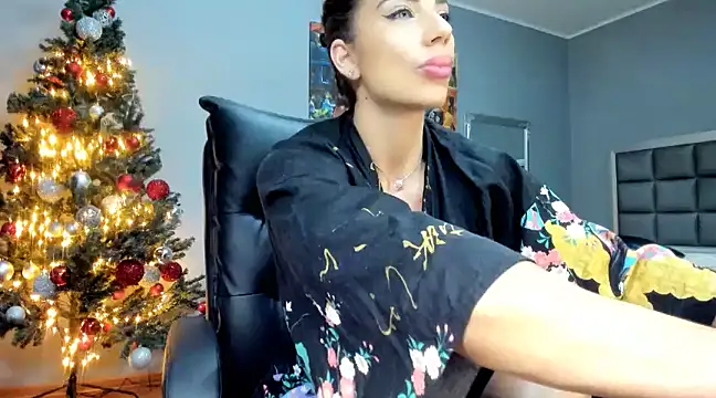 Alesyamuscledollxh online show from December 2024 09:40:02 PM