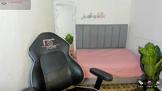 THIANA TAY online show from October 2025 01:57:01 AM