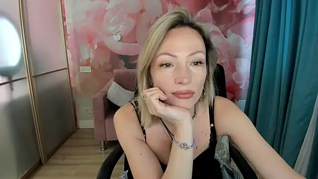 AlinaMoor online show from April 2026 12:19:02 PM