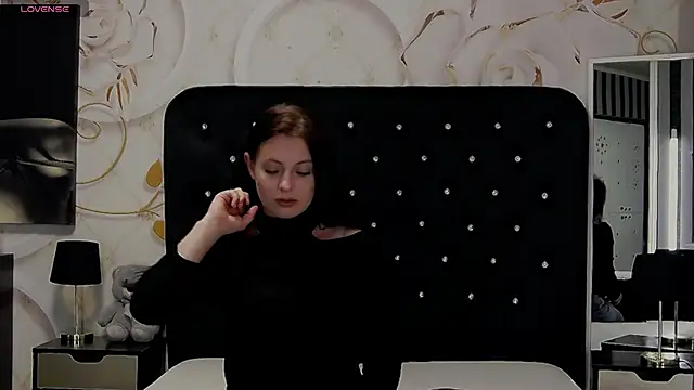 Snapshot of NicolleGrant chatting on October 2025 06:00:01 AM NicolleGrant online show from October 2025 06:00:01 AM