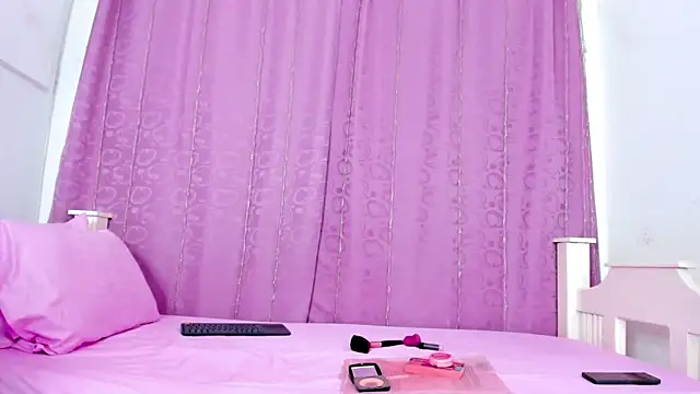 nahomy smiith online show from November 2025 04:31:02 PM