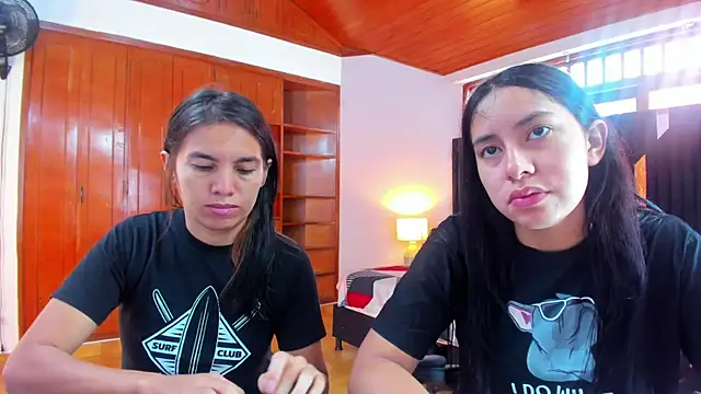 Sofy and Mia online show from October 2025 12:37:01 PM