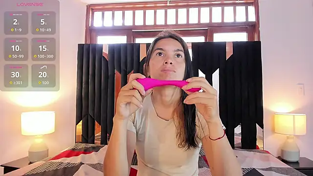 Sofy and Mia online show from October 2025 12:45:02 PM