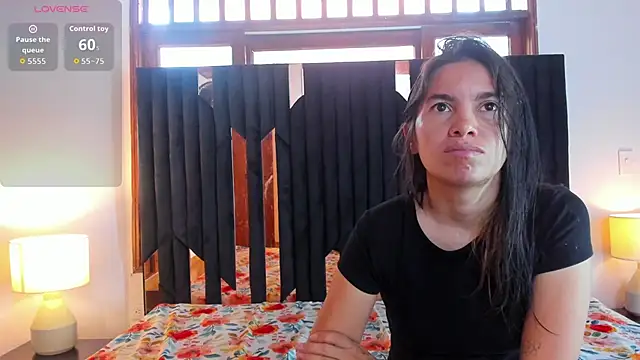 Sofy and Mia online show from November 2025 12:38:01 PM