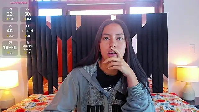 Sofy and Mia online show from November 2025 12:41:02 PM