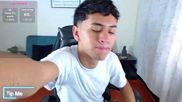 Snapshot of Alancum7 chatting on April 2026 12:54:01 PM Alancum7 online show from April 2026 12:54:01 PM