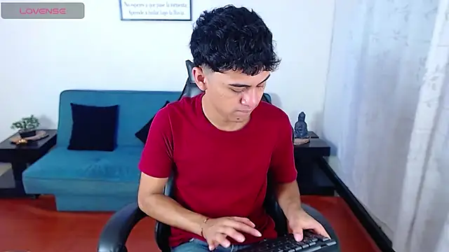 Snapshot of Alancum7 chatting on April 2026 12:53:02 PM Alancum7 online show from April 2026 12:53:02 PM