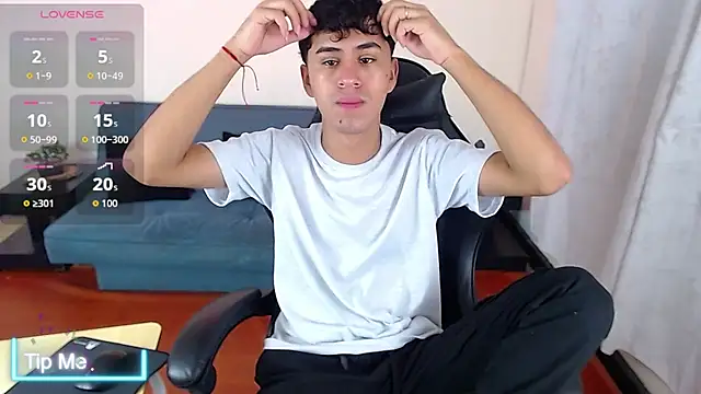 Snapshot of Alancum7 chatting on April 2026 01:06:02 PM Alancum7 online show from April 2026 01:06:02 PM