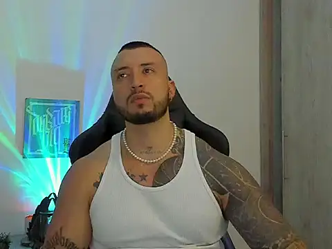 Dave-Max01 online show from October 2025 11:09:01 PM