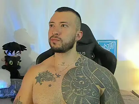 Dave-Max01 online show from November 2025 11:04:02 PM