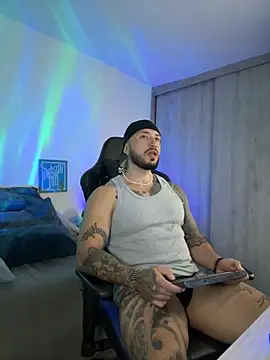 Dave-Max01 online show from November 2025 02:32:02 AM